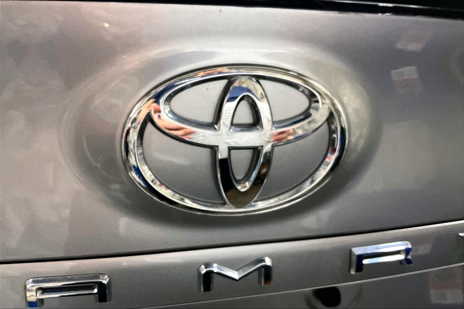 Used 2018 Toyota Camry XSE FWD image 30