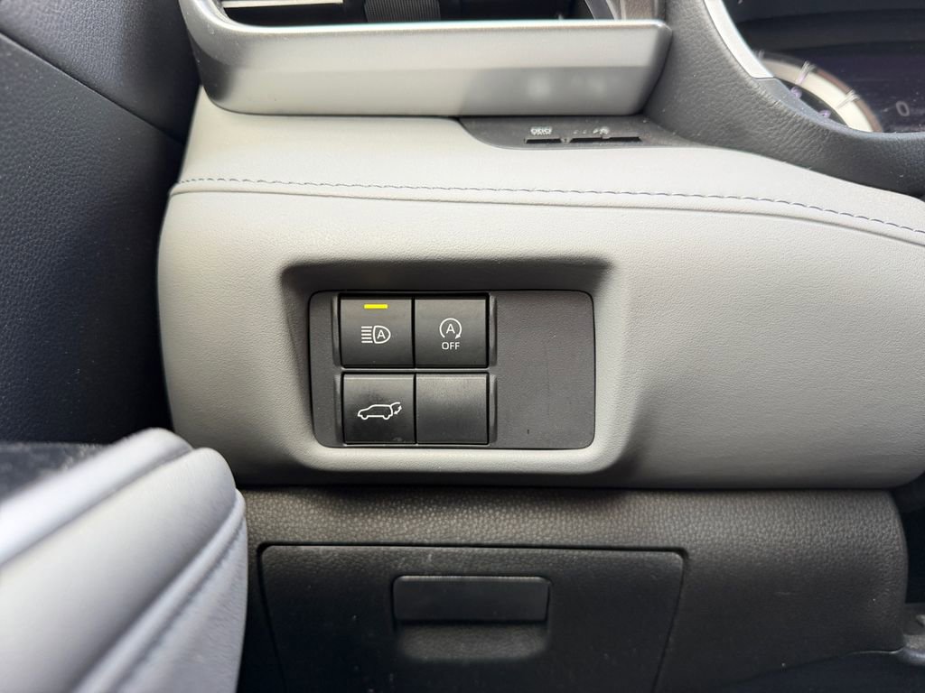 Used 2023 Toyota Highlander XLE image 29