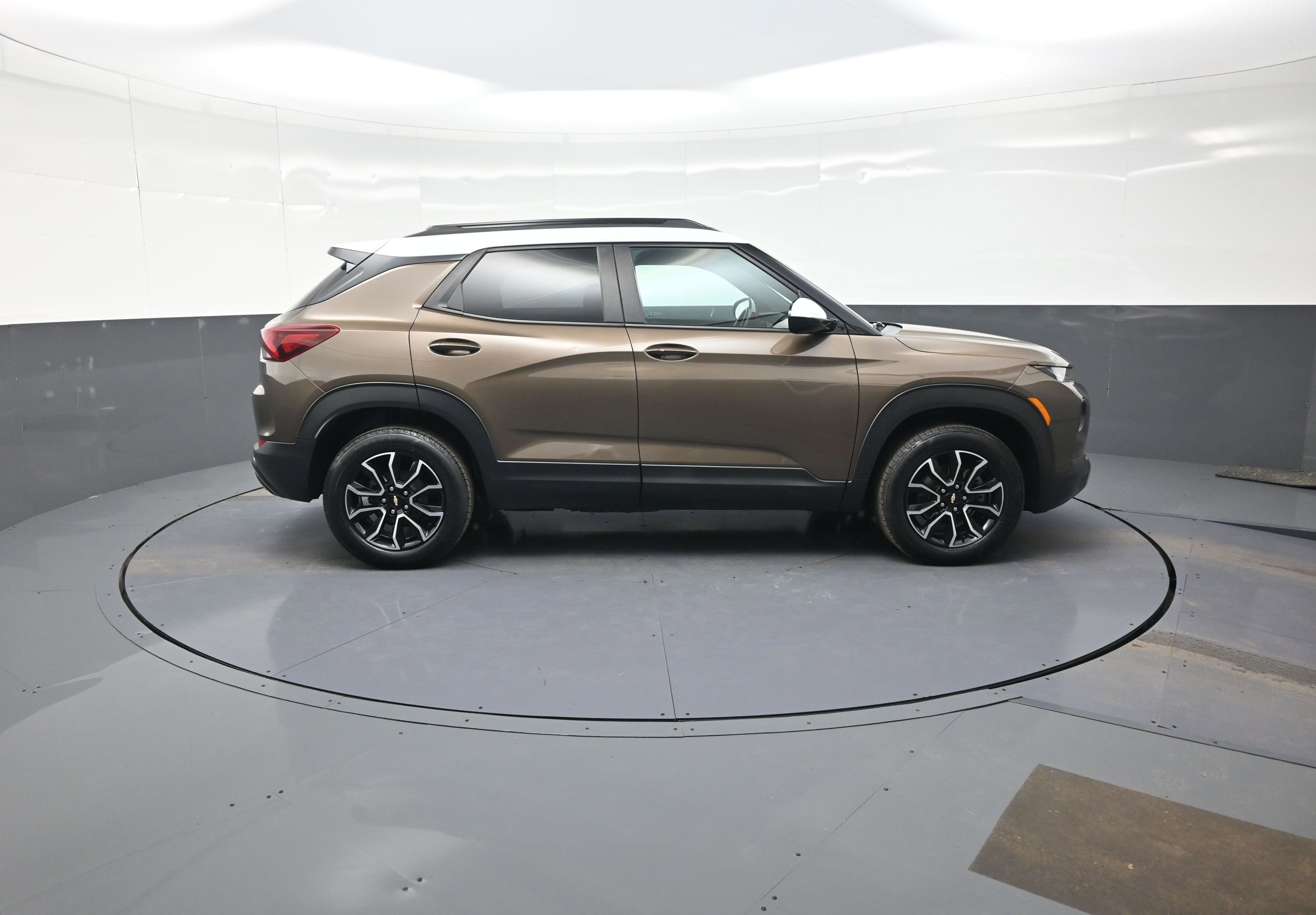 Used 2022 Chevrolet TrailBlazer ACTIV w/ Convenience Package image 2