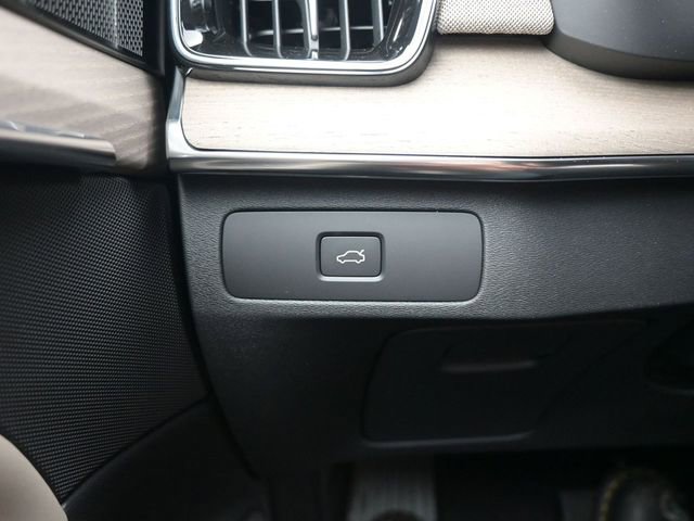 New 2026 Volvo XC90 B6 Plus w/ Protection Package Premier image 29