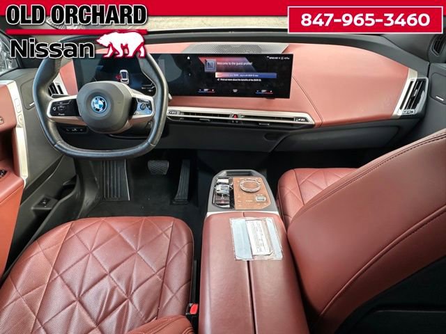 Used 2023 BMW iX xDrive50 w/ Premium Package AWD/4WD image 17