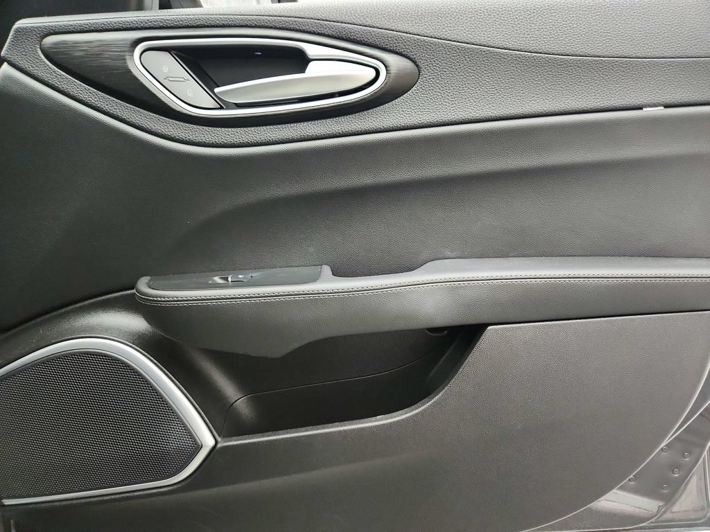 Used 2018 Alfa Romeo Giulia AWD image 28