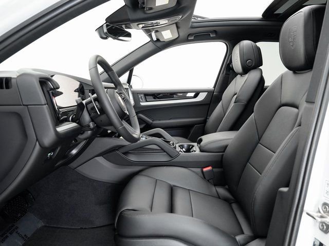 Certified 2025 Porsche Cayenne image 6