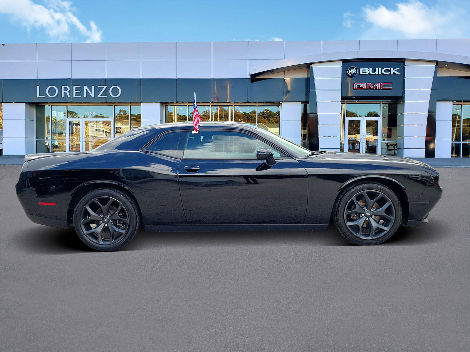 Used 2020 Dodge Challenger SXT w/ Blacktop Package image 4