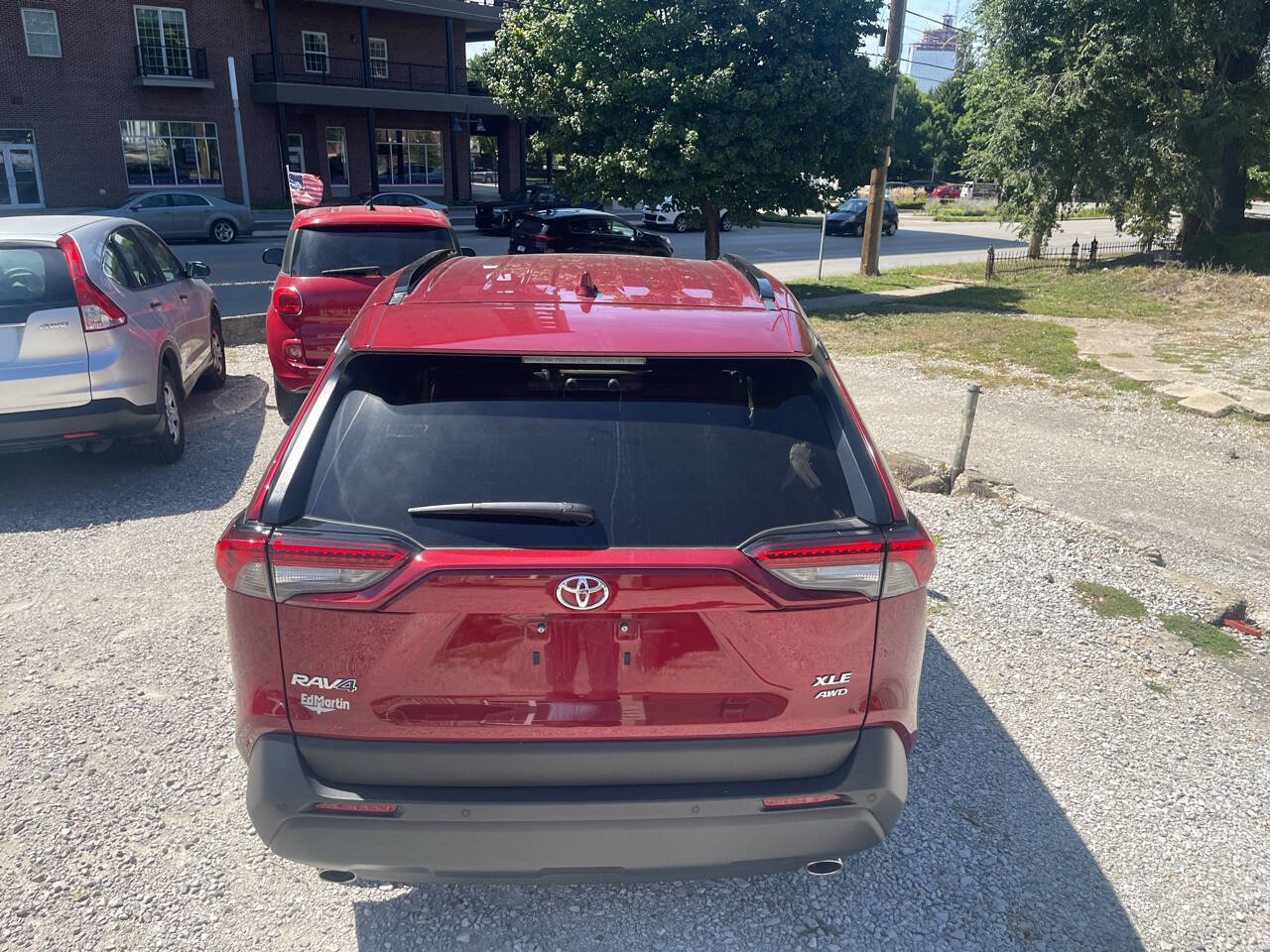 Used 2023 Toyota RAV4 XLE Premium image 5