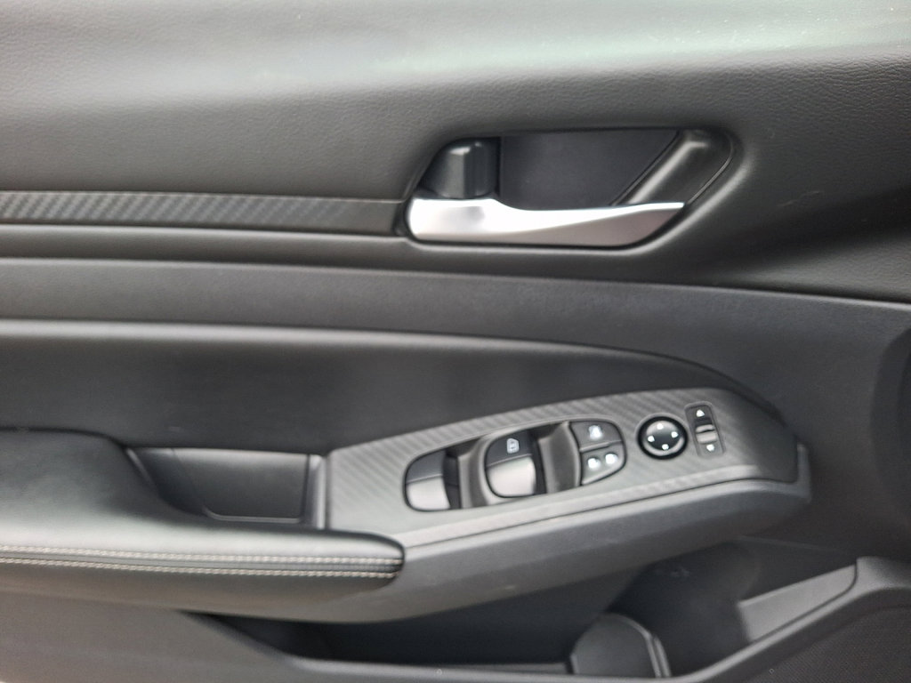 Used 2024 Nissan Altima 2.5 SV image 21