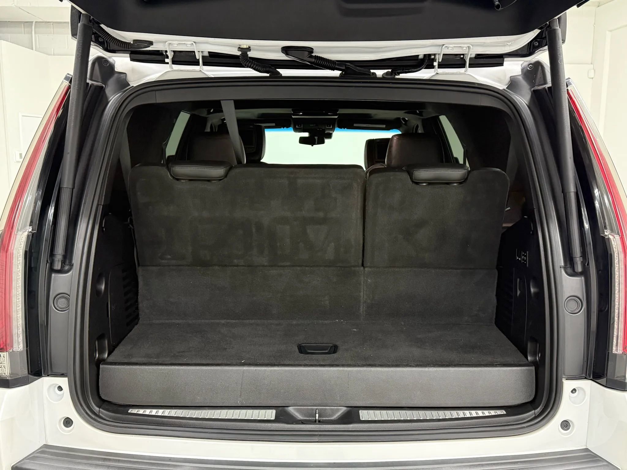 Used 2019 Cadillac Escalade Platinum image 41