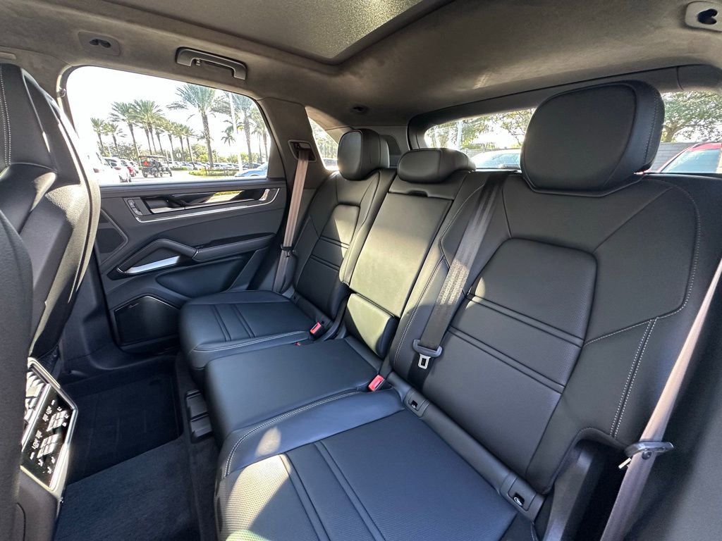 Used 2025 Porsche Cayenne Turbo image 36