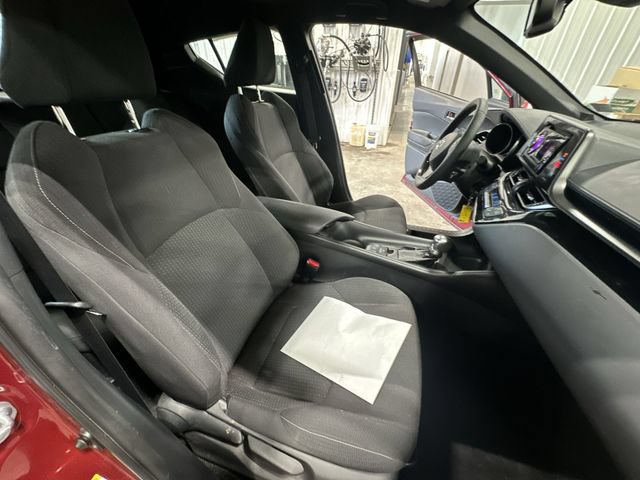 Used 2018 Toyota C-HR XLE FWD image 32