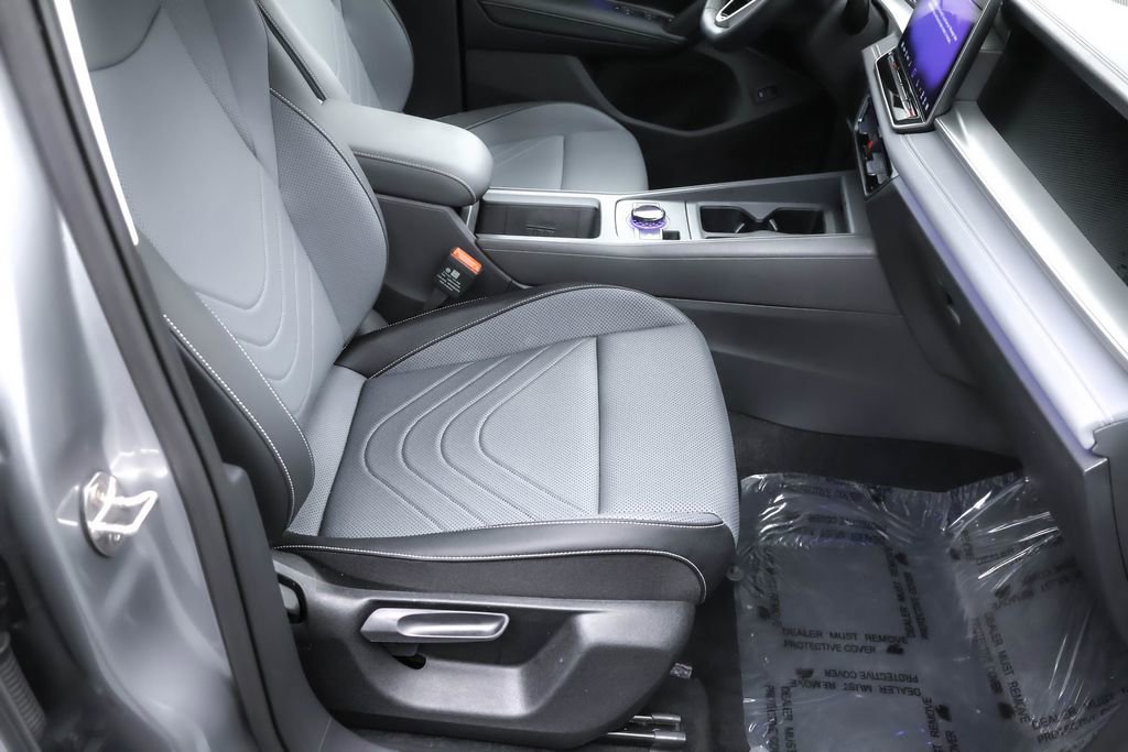 Used 2025 Volkswagen Tiguan SE image 25