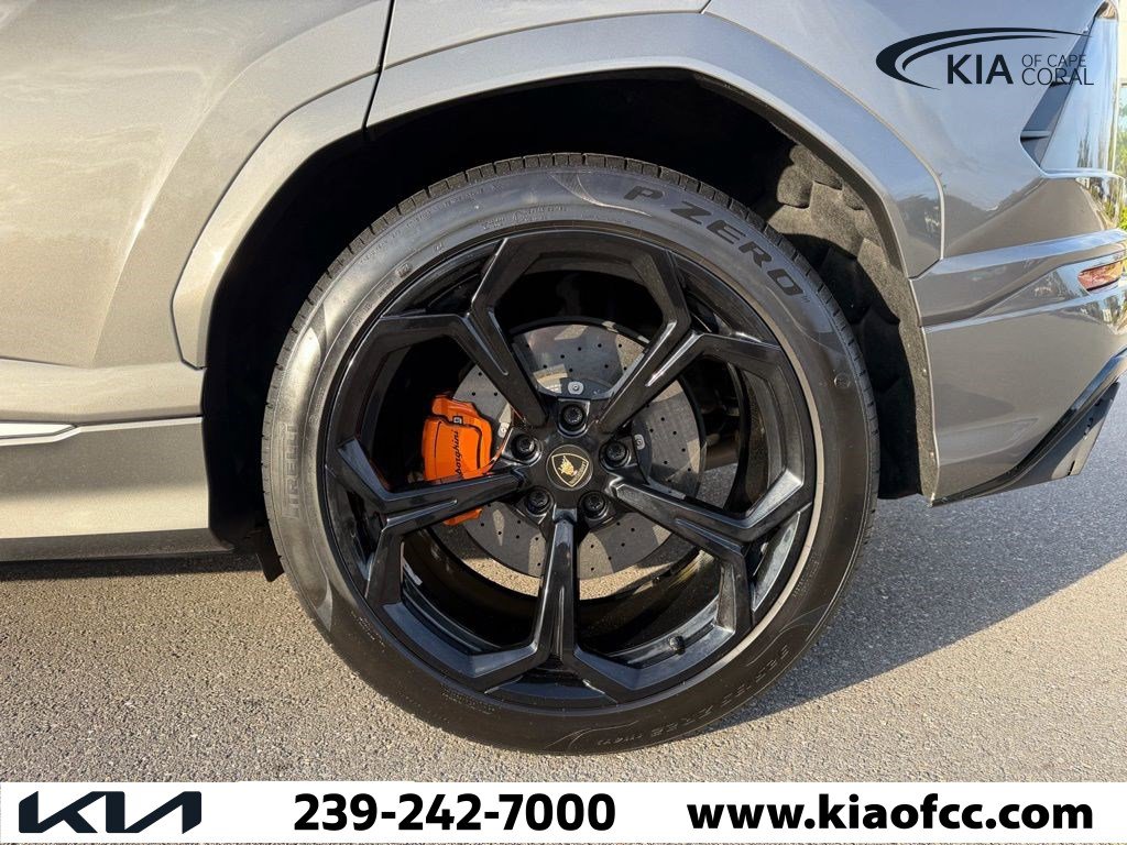 Used 2021 Lamborghini Urus image 17