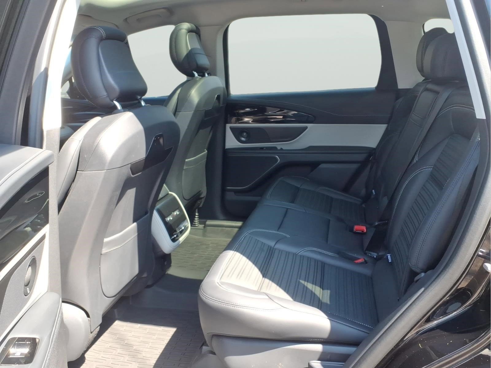 Used 2024 Lincoln Nautilus Reserve w/ Equipment Group 202A AWD/4WD image 14