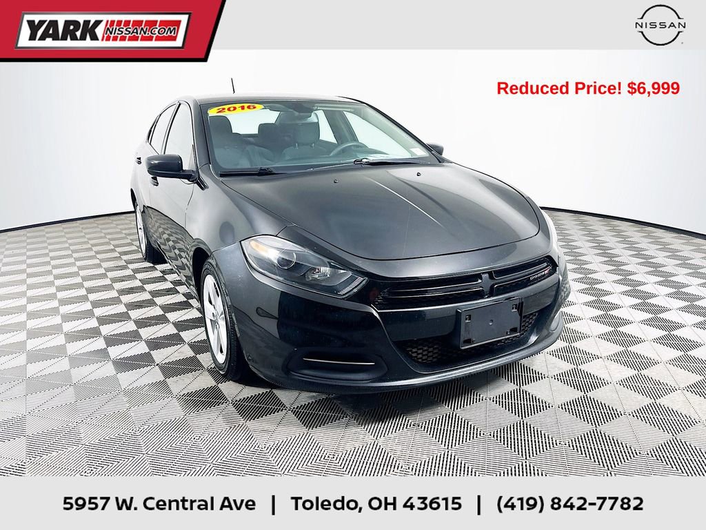 Used 2016 Dodge Dart SXT image 1