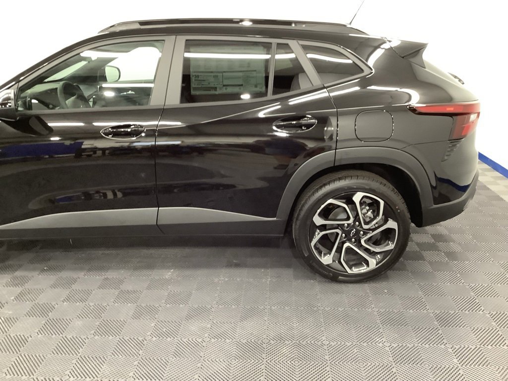 New 2026 Chevrolet Trax RS image 4