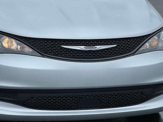Used 2022 Chrysler Voyager LX FWD image 40