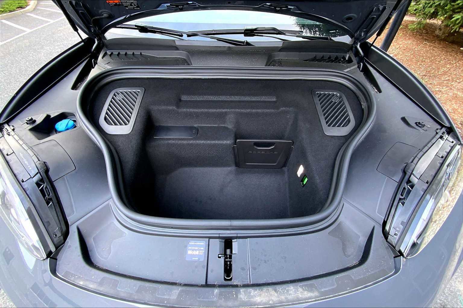 New 2025 Porsche Macan Turbo Electric image 21