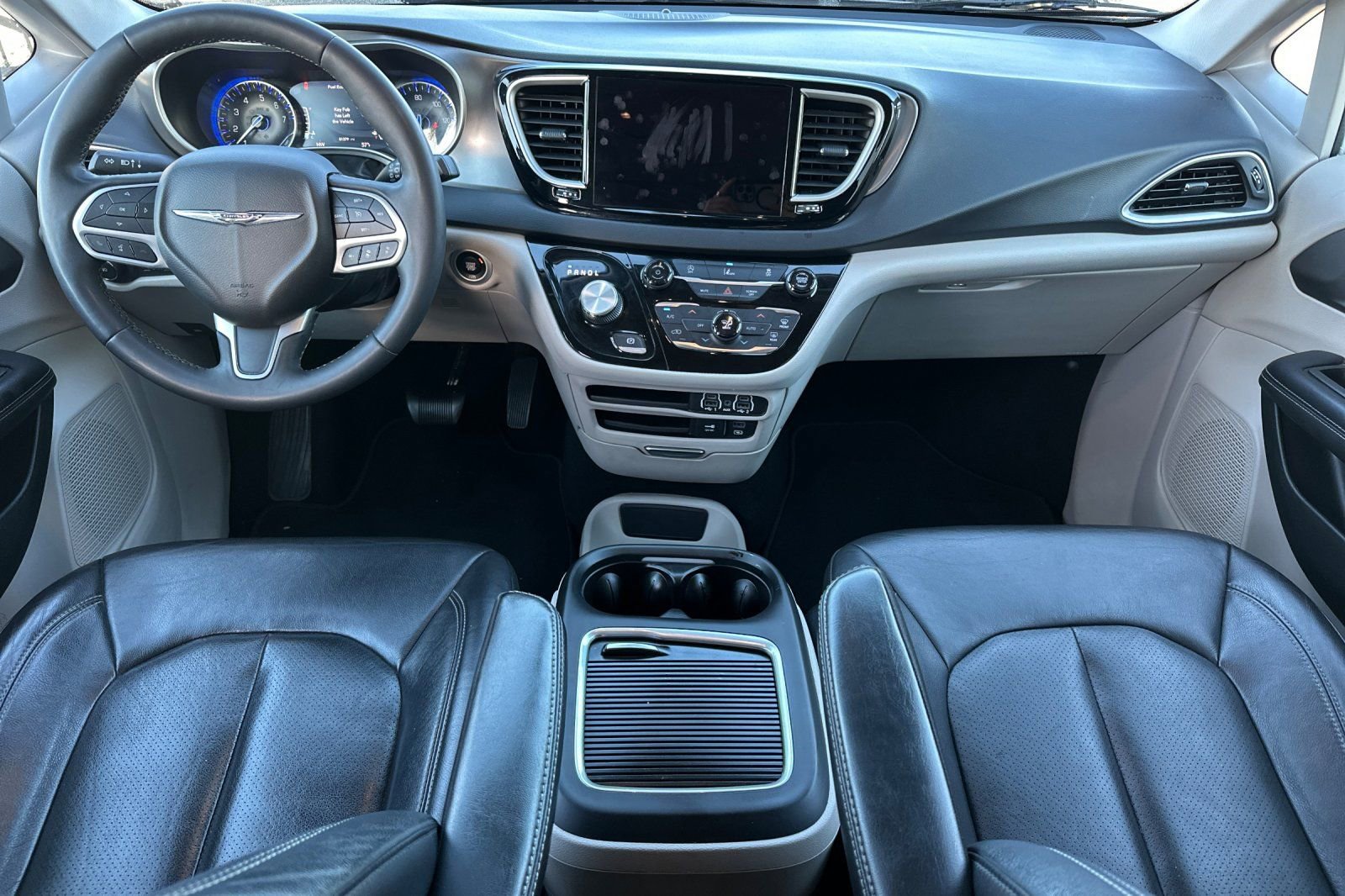 Used 2022 Chrysler Pacifica Touring-L image 15