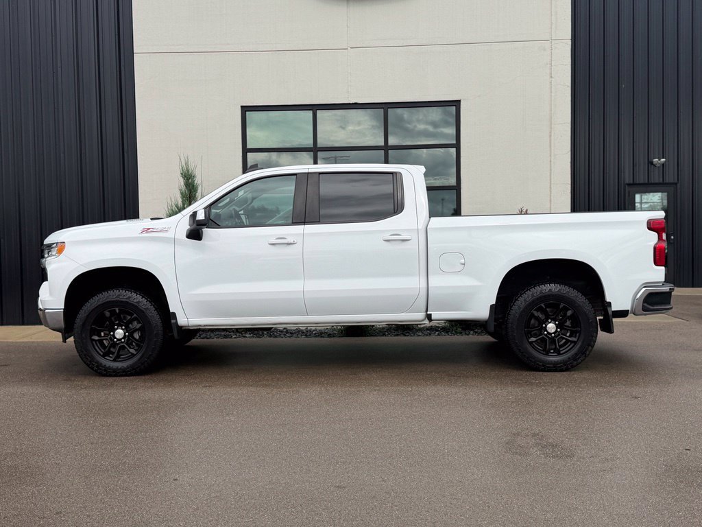 Used 2023 Chevrolet Silverado 1500 LT AWD/4WD image 2