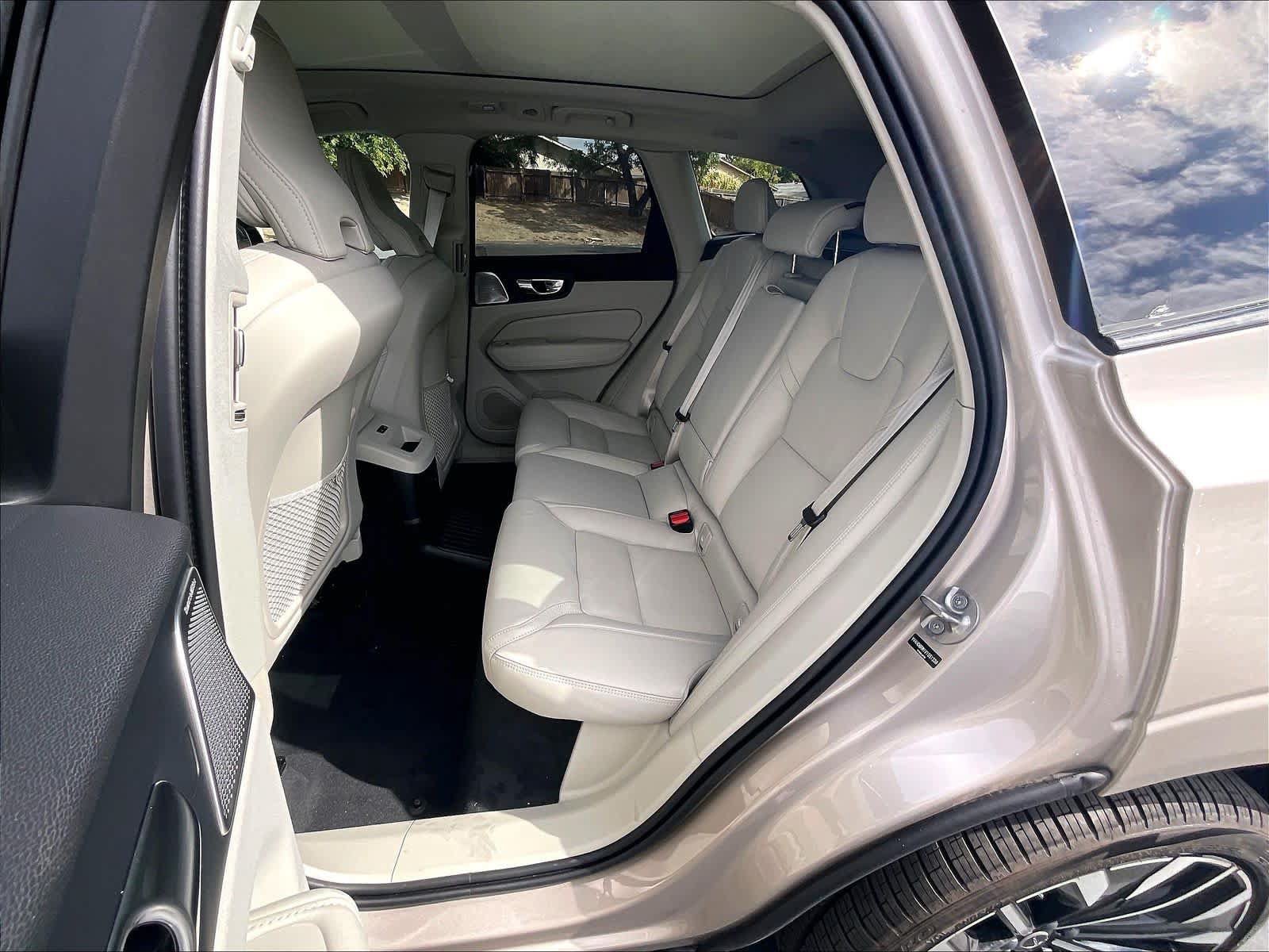 New 2027 Volvo XC60 T8 Ultra AWD/4WD image 12