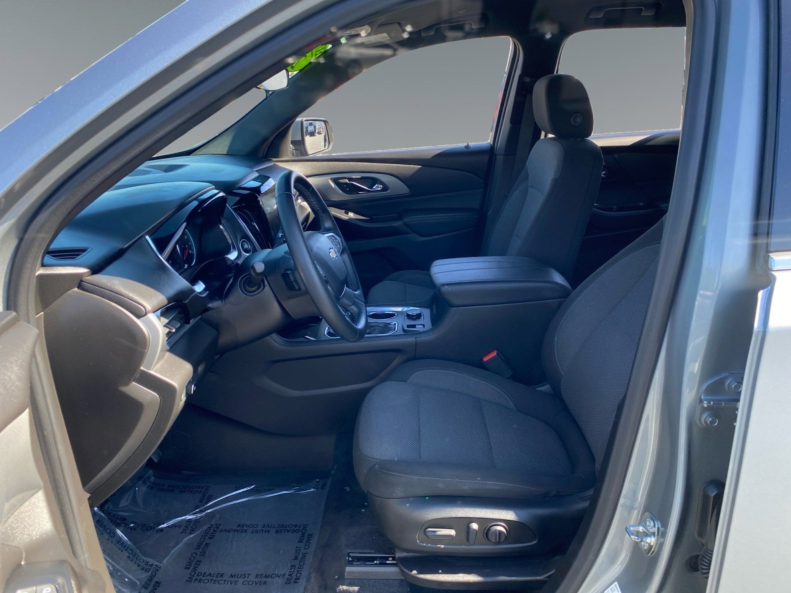 Used 2023 Chevrolet Traverse LT FWD image 9