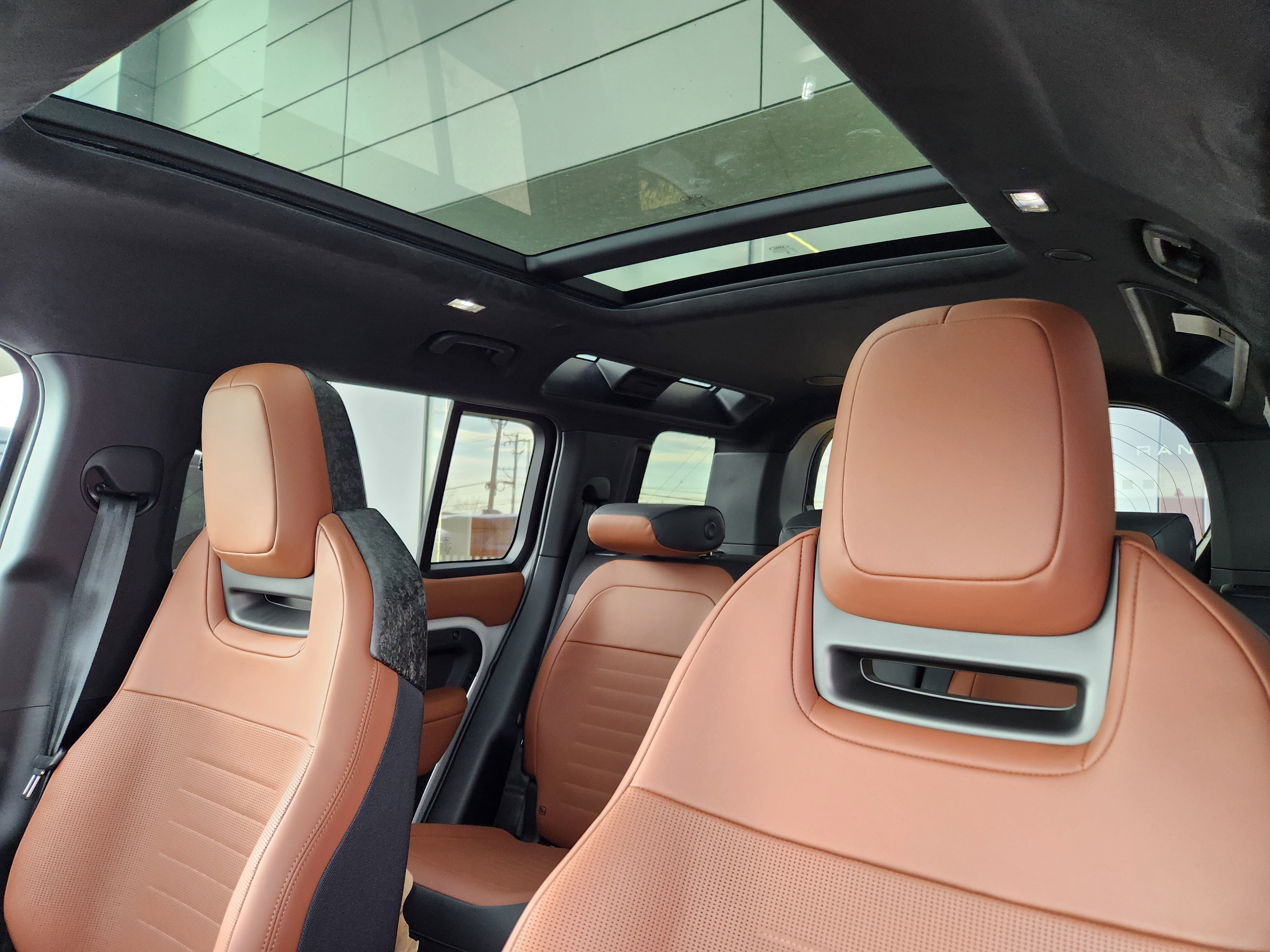 New 2026 Land Rover Defender 110 OCTA AWD/4WD image 9