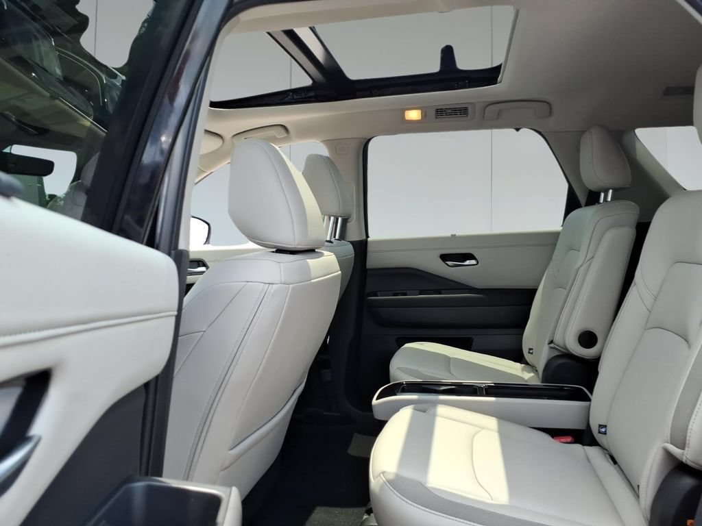 New 2026 Nissan Pathfinder SL w/ SL Premium Package FWD image 11