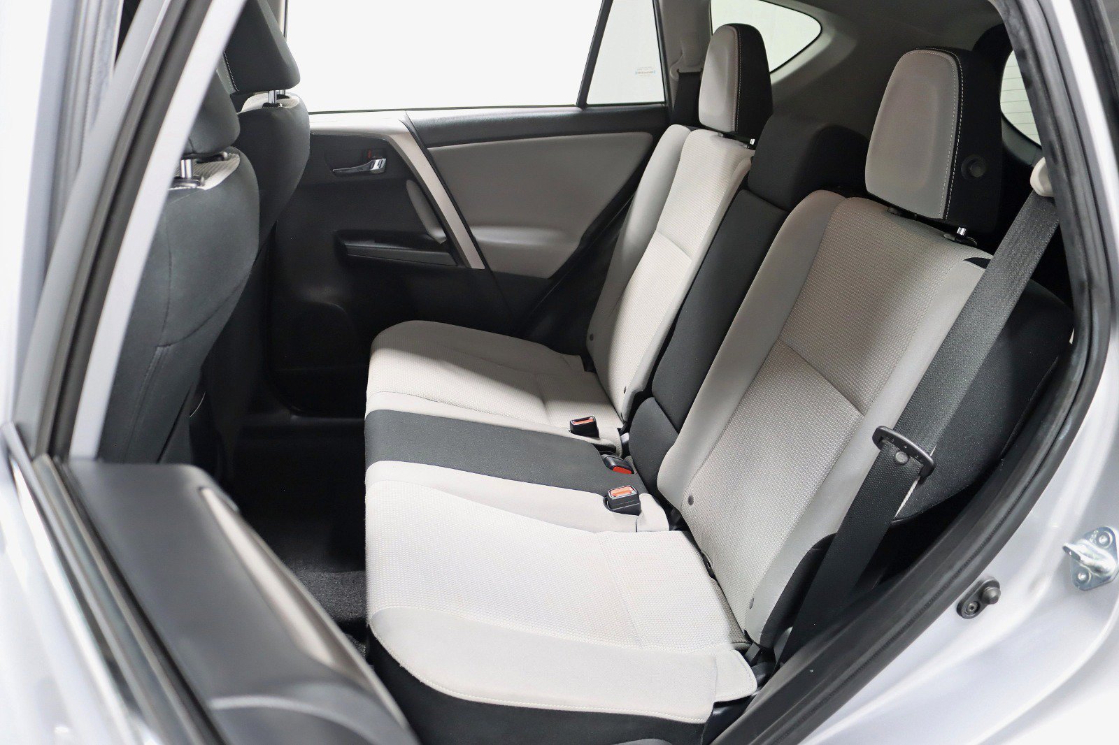 Used 2018 Toyota RAV4 XLE w/ Plus Extra Value Package AWD/4WD image 24