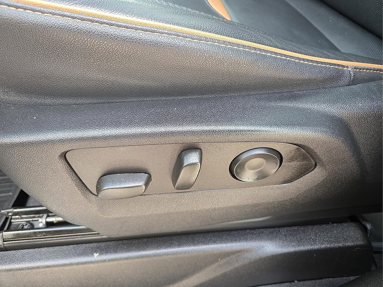 Used 2023 GMC Yukon XL AT4 w/ AT4 Premium Plus Package image 15