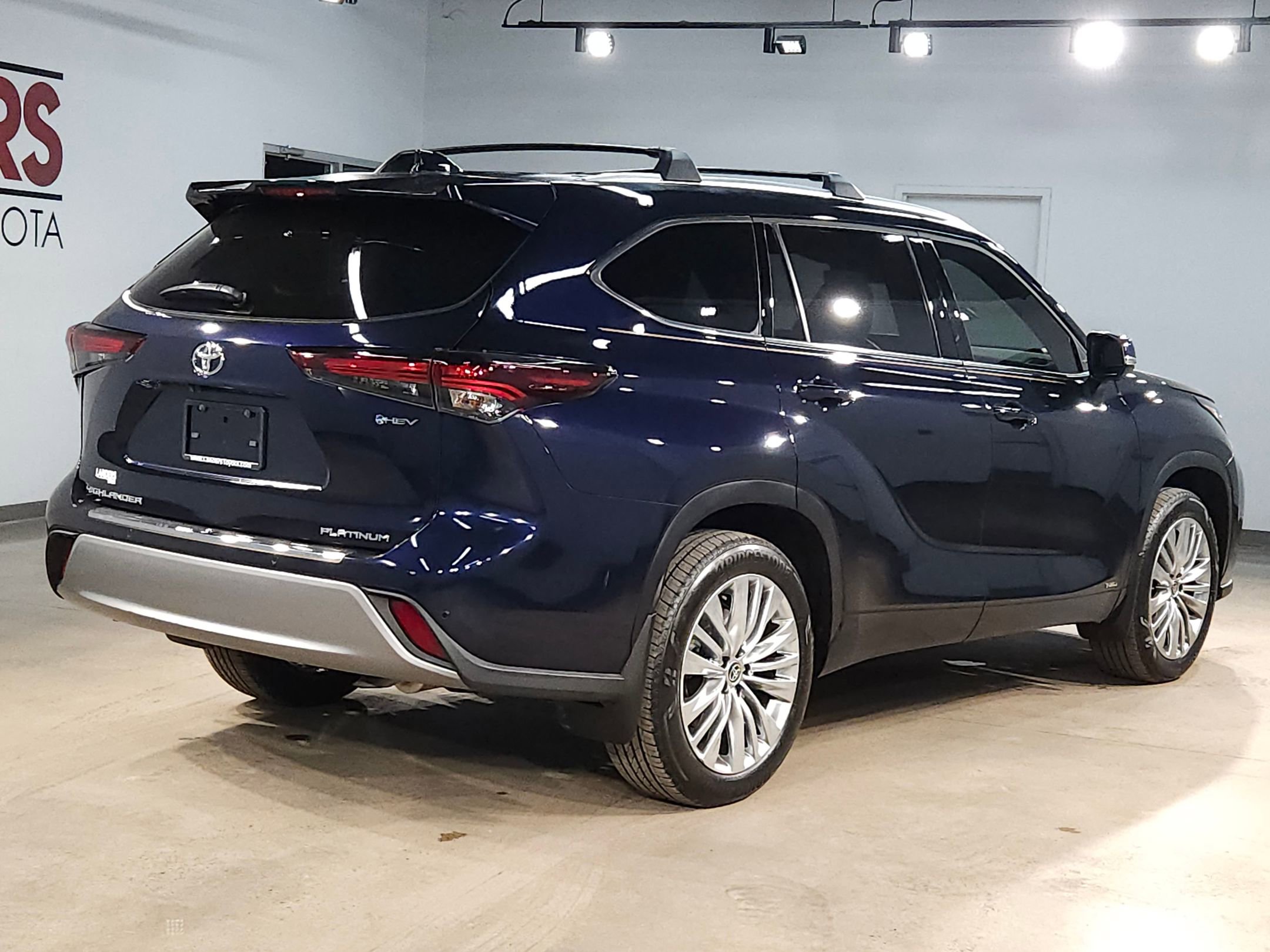 Certified 2025 Toyota Highlander Platinum image 7