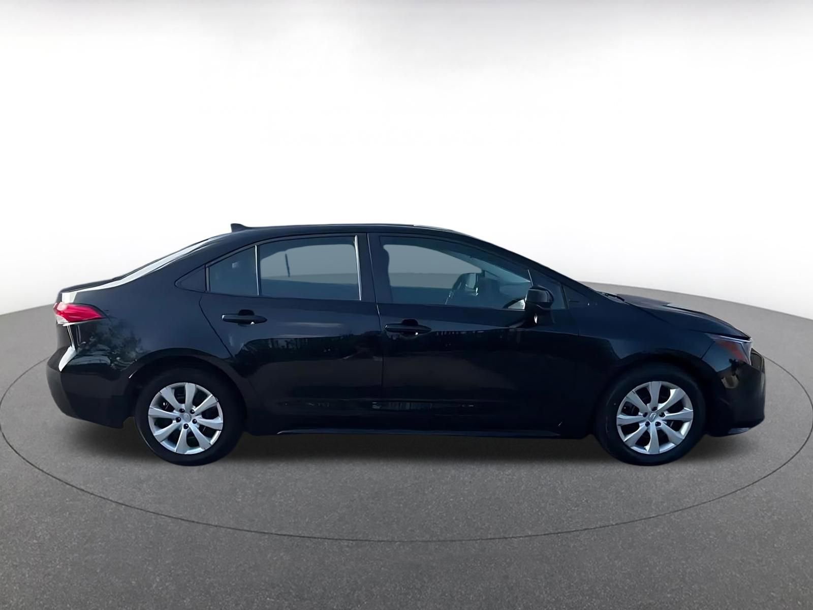 Used 2025 Toyota Corolla LE FWD image 16