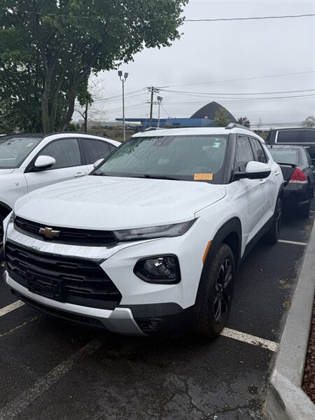 Used 2021 Chevrolet TrailBlazer LT w/ Sun and Liftgate Package AWD/4WD image 1