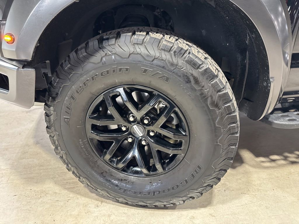 Used 2018 Ford F150 Raptor w/ Equipment Group 802A Luxury AWD/4WD image 2