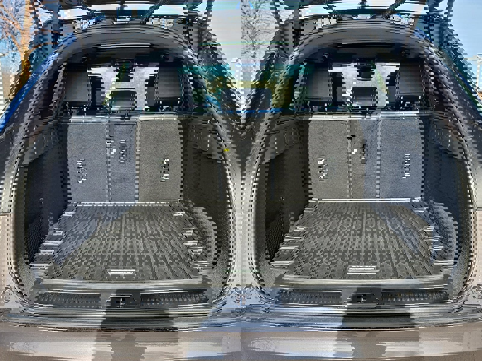 Used 2023 Land Rover Range Rover Velar R-Dynamic S image 23