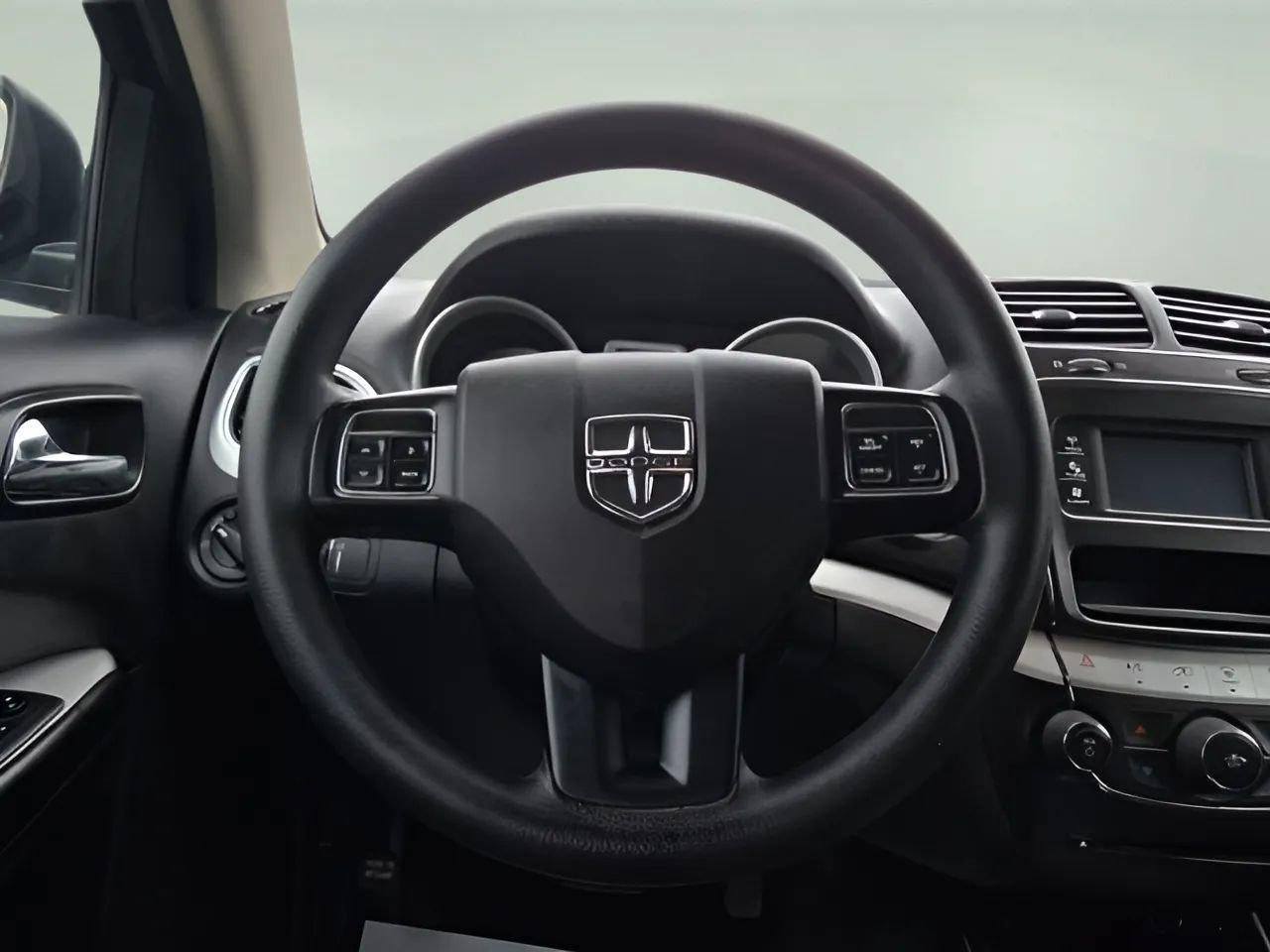 Used 2018 Dodge Journey SE image 17