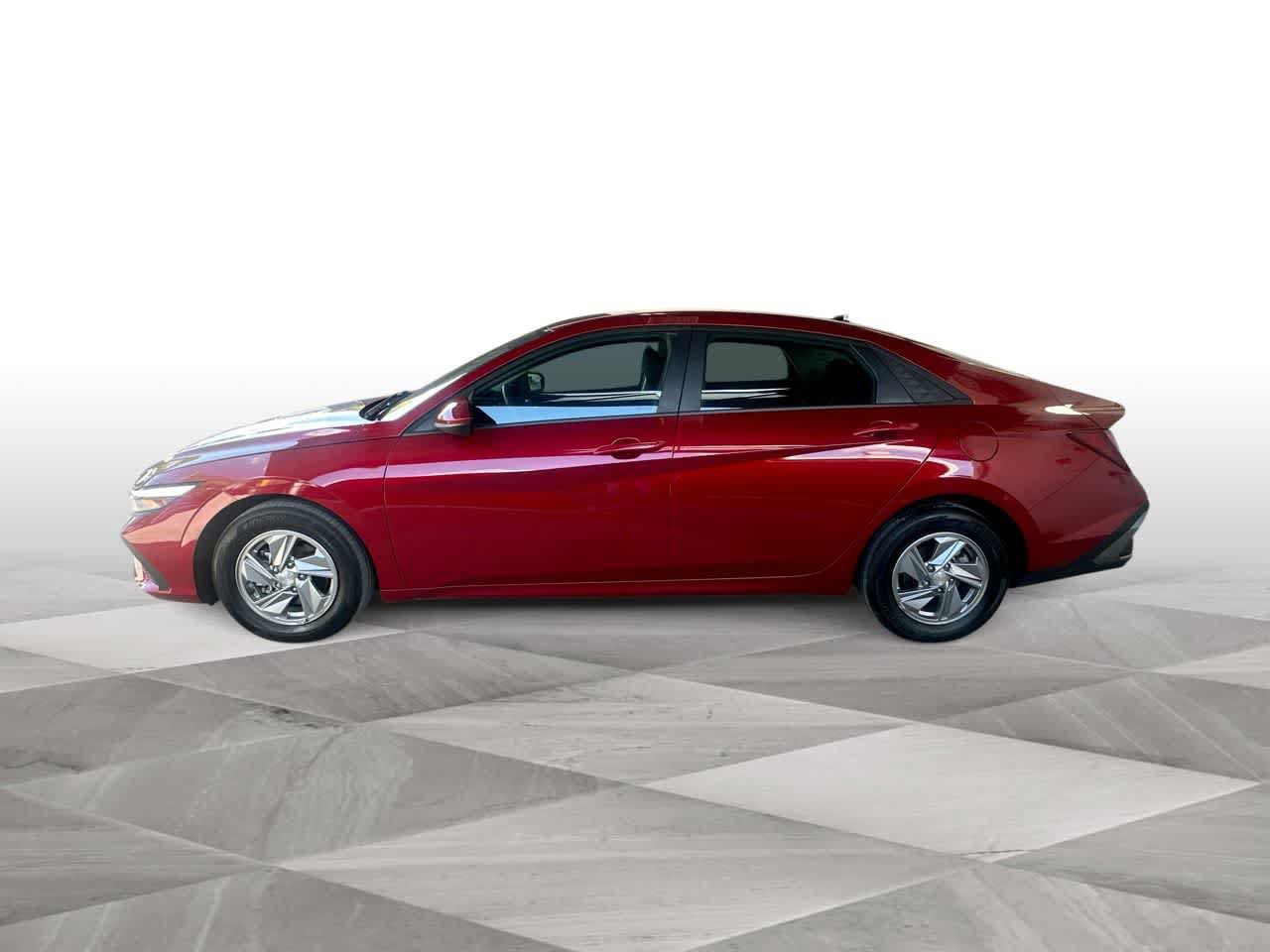 Used 2026 Hyundai Elantra SE FWD image 5