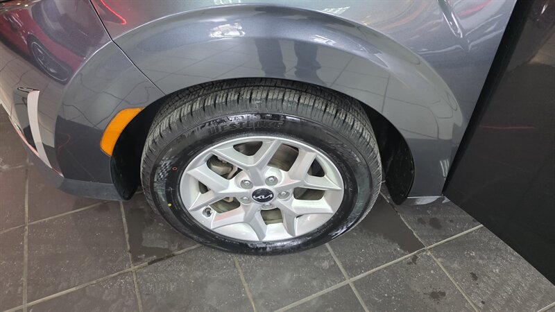 Used 2023 Kia Soul LX w/ LX Technology Package FWD image 29