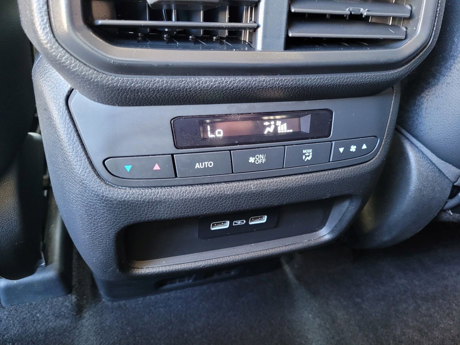 Used 2023 Honda Pilot Touring image 16