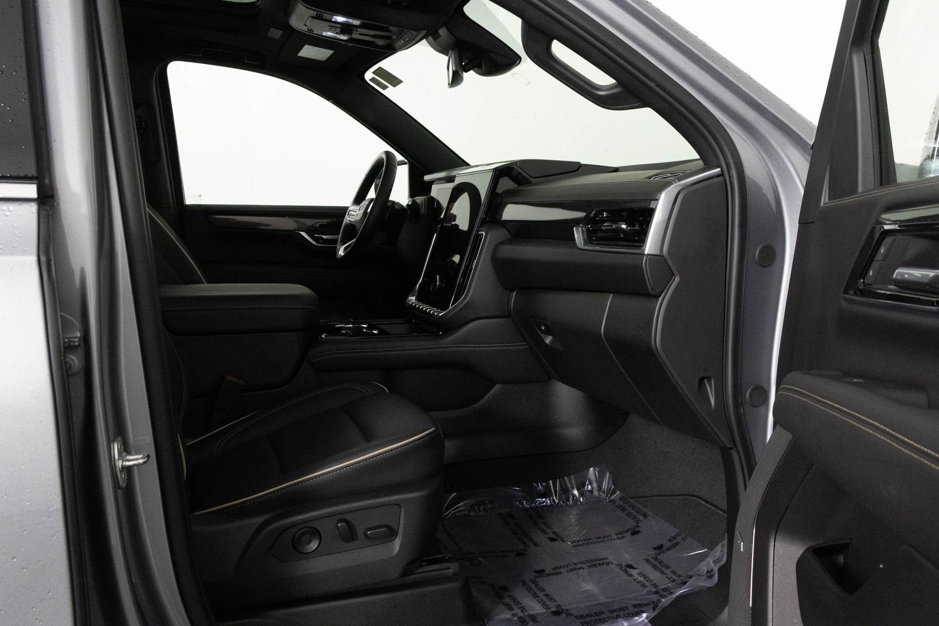 Used 2025 GMC Yukon Elevation image 40