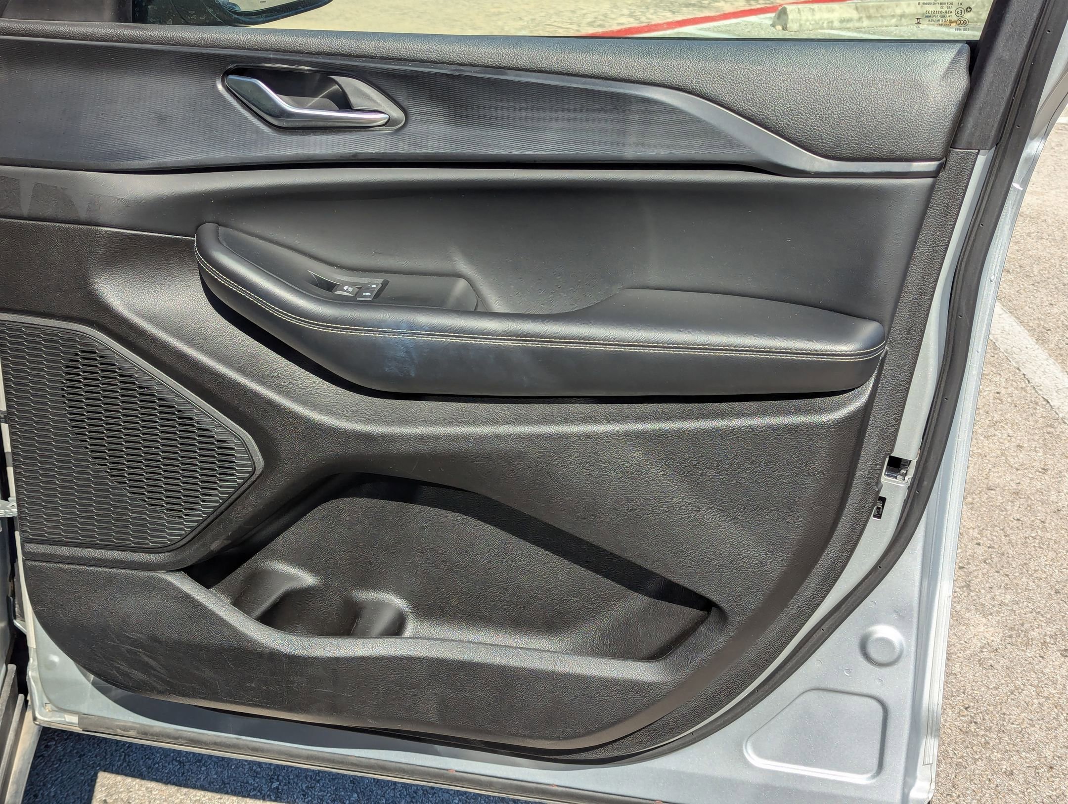 Used 2023 Jeep Grand Cherokee L Laredo image 28