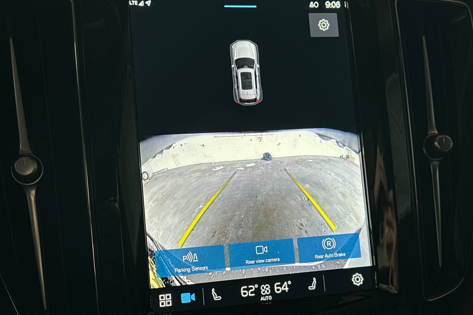 Used 2024 Volvo XC60 B5 Core image 27