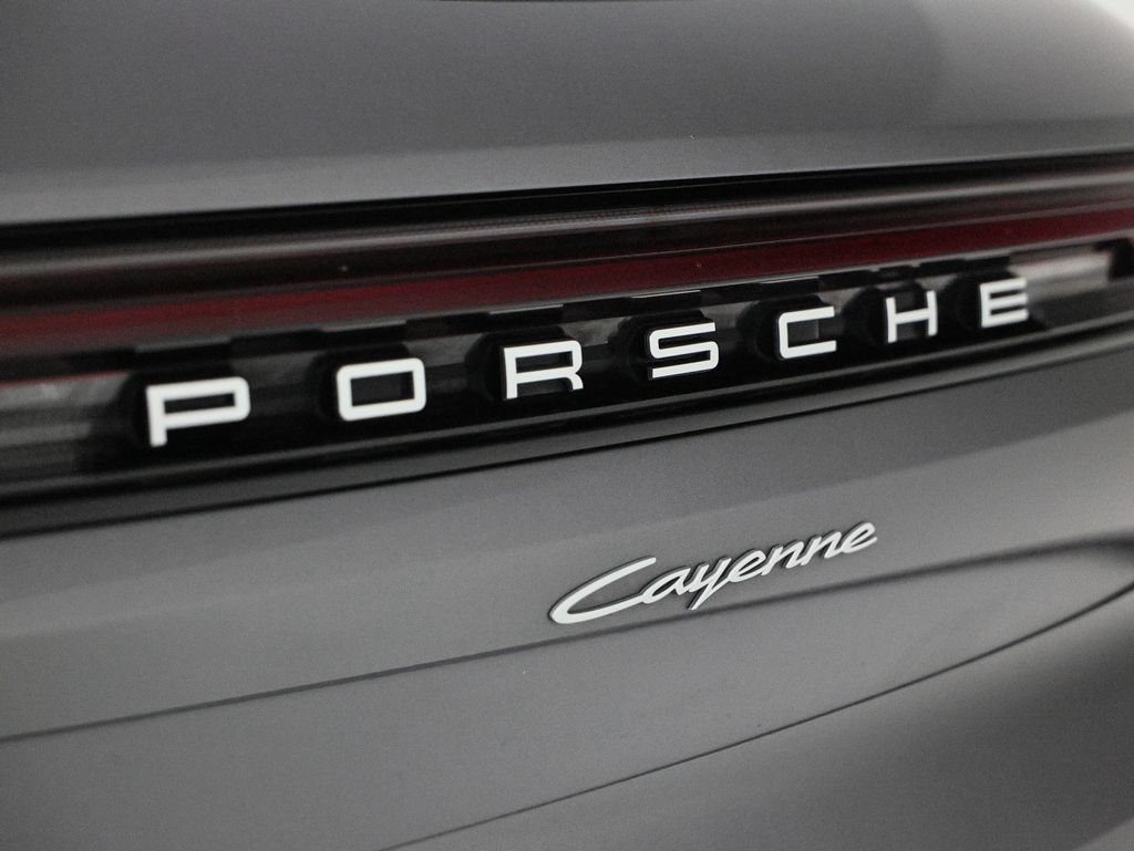 Used 2024 Porsche Cayenne AWD/4WD image 14