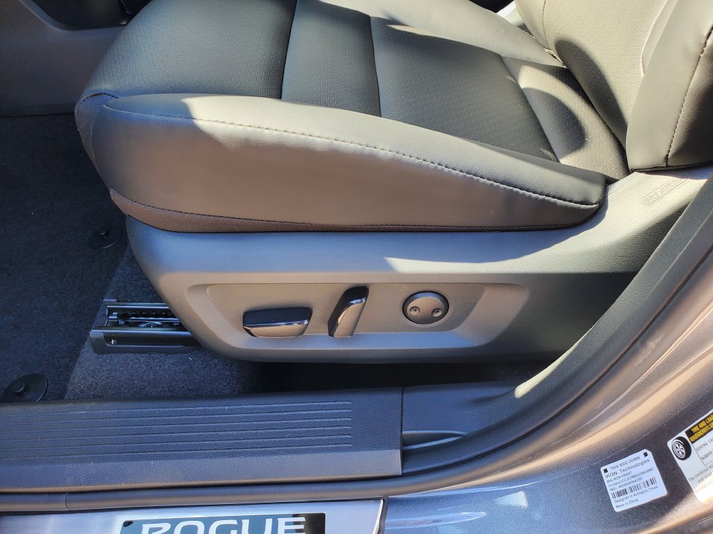 New 2026 Nissan Rogue Dark Armor FWD image 19