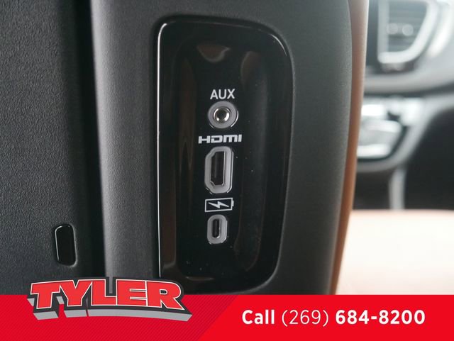 New 2026 Chrysler Pacifica Pinnacle w/ Trailer Tow Group AWD/4WD image 44