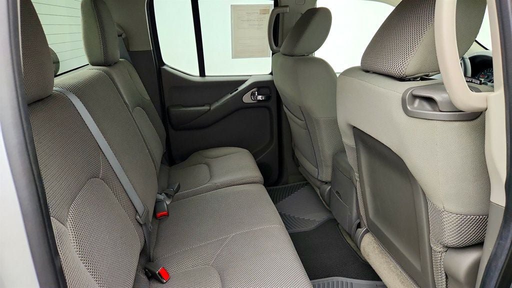 Used 2013 Nissan Frontier SV w/ SV Value Truck Pkg AWD/4WD image 22