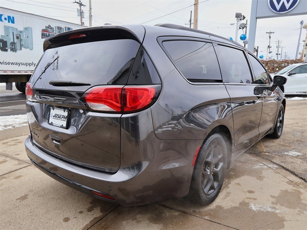 Used 2019 Chrysler Pacifica Touring-L Plus w/ S Appearance Package image 5