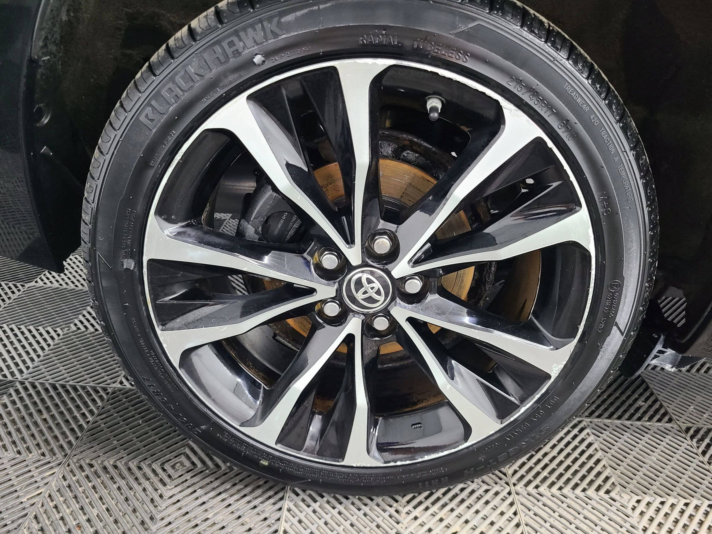 Used 2018 Toyota Corolla SE FWD image 16