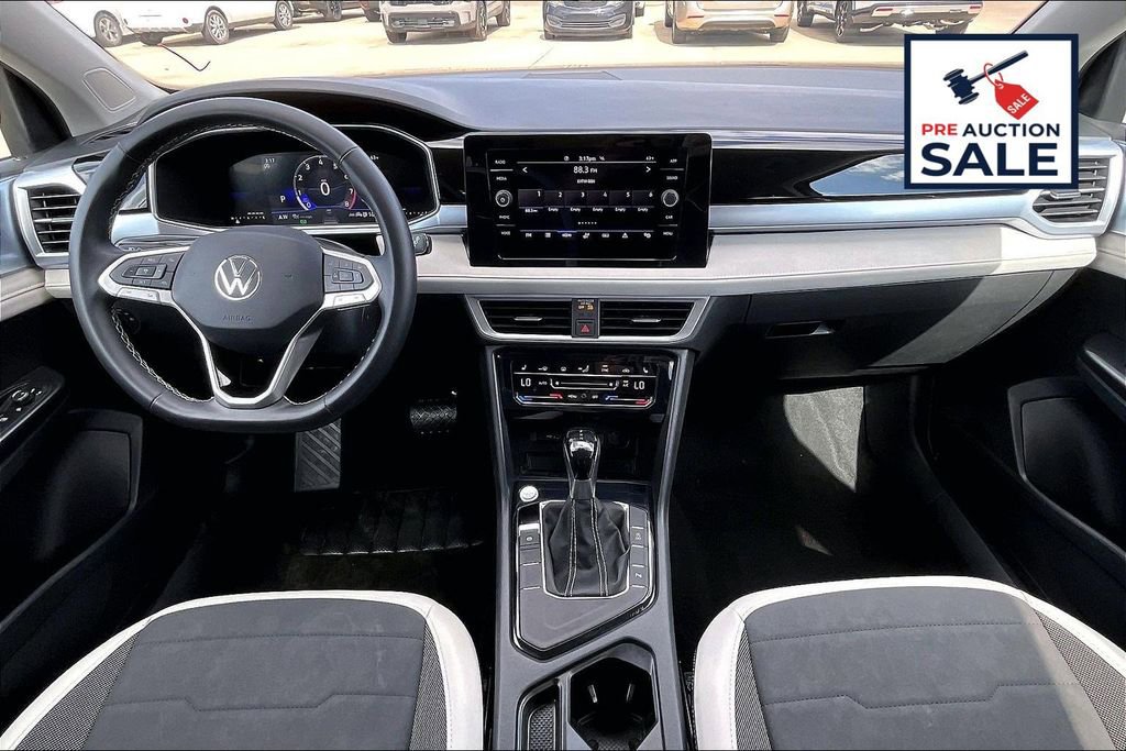 Used 2025 Volkswagen Taos SE FWD image 15