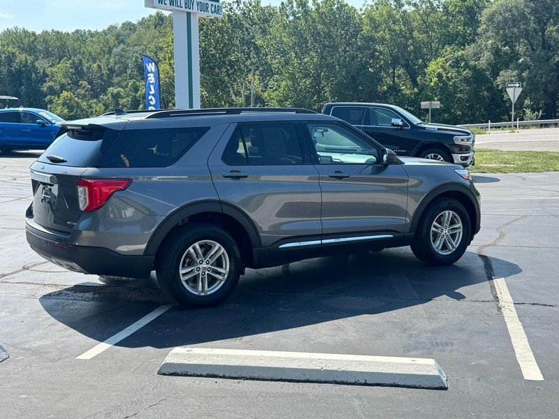 Used 2024 Ford Explorer XLT w/ Equipment Group 202A AWD/4WD image 4