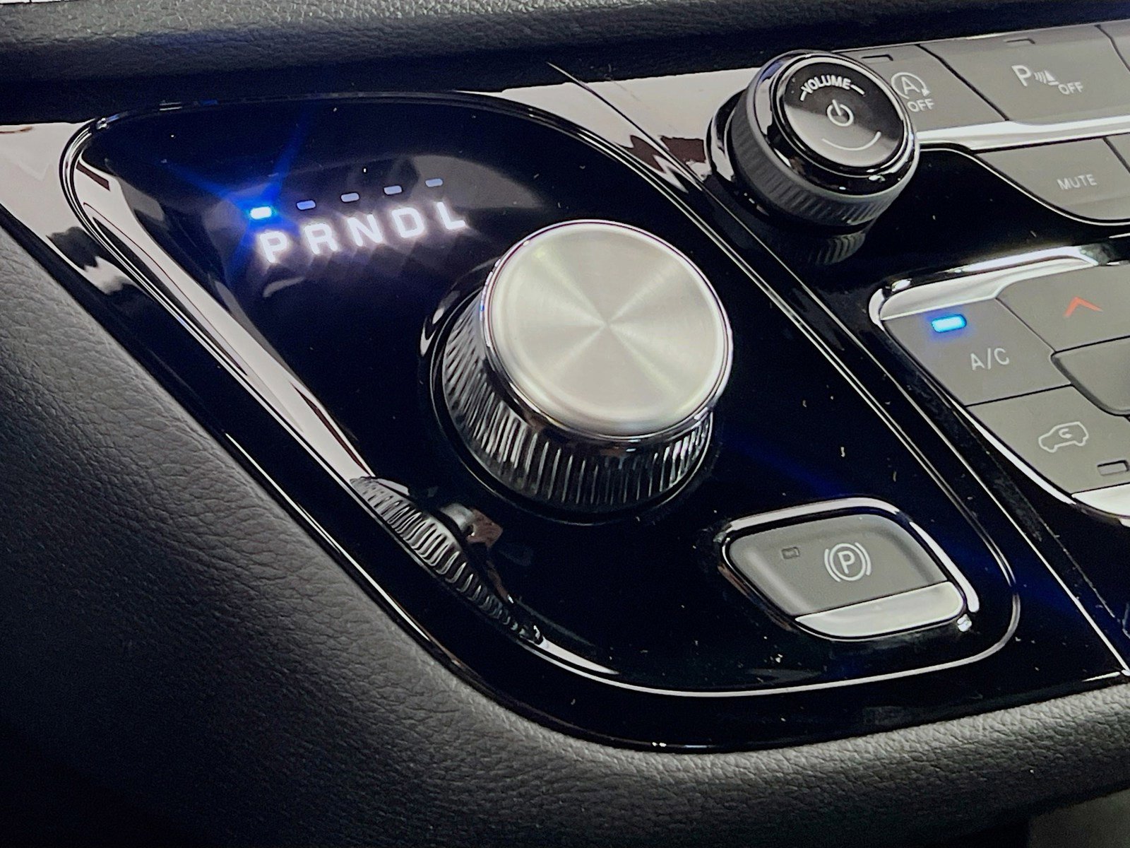 New 2026 Chrysler Pacifica Select FWD image 11