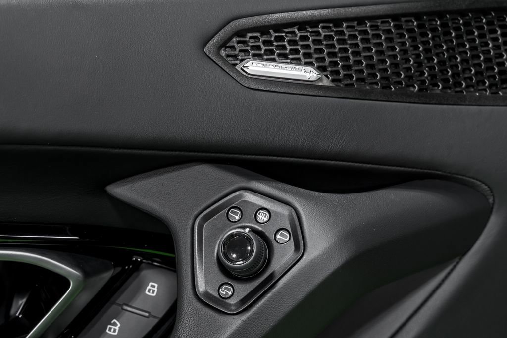 Used 2022 Lamborghini Huracan EVO RWD image 10